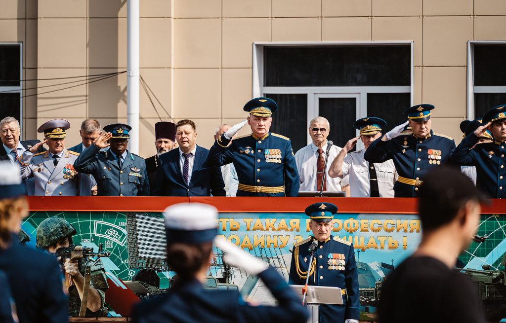 В Твери состоялся торжественный выпуск офицеров и слушателей академии ВКО им. Жукова