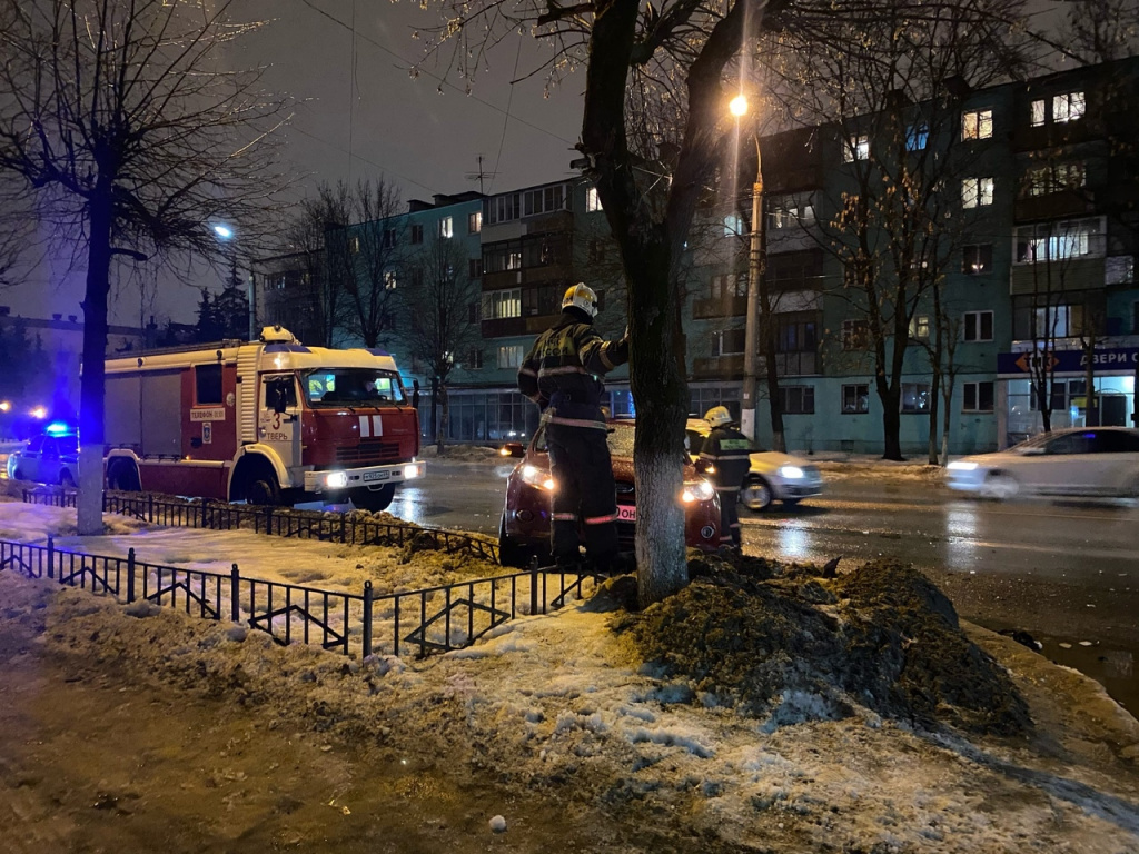 В Твери пассажир такси пробил головой лобовое стекло и сбежал 