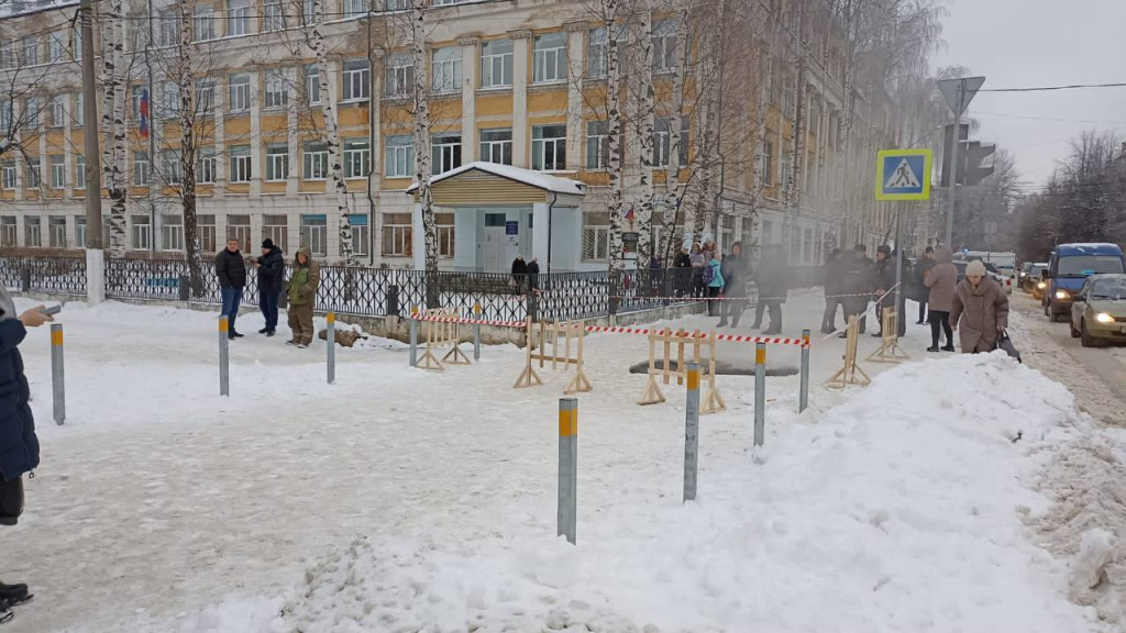 В Твери из-за прорыва трубы с горячей водой в яму провалился мужчина