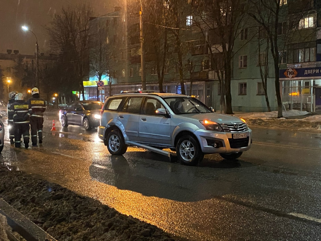 В Твери пассажир такси пробил головой лобовое стекло и сбежал 