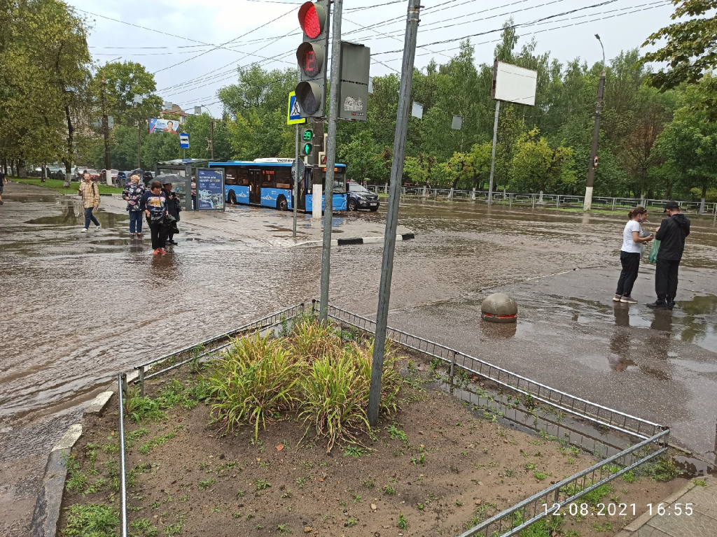 После сильного дождя в Твери снова затопило Парк Победы