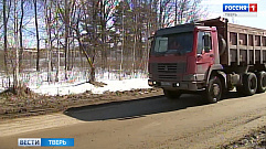 На улице Бакуниной в Твери жители не могут подъехать к своим домам