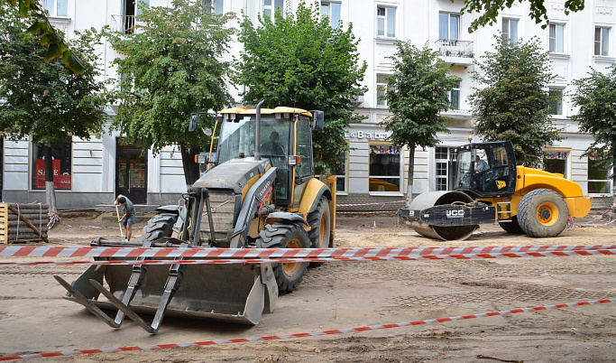 На главной пешеходной улице Твери полным ходом идет благоустройство