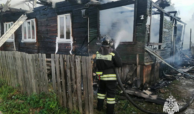 В Максатихе загорелся жилой дом