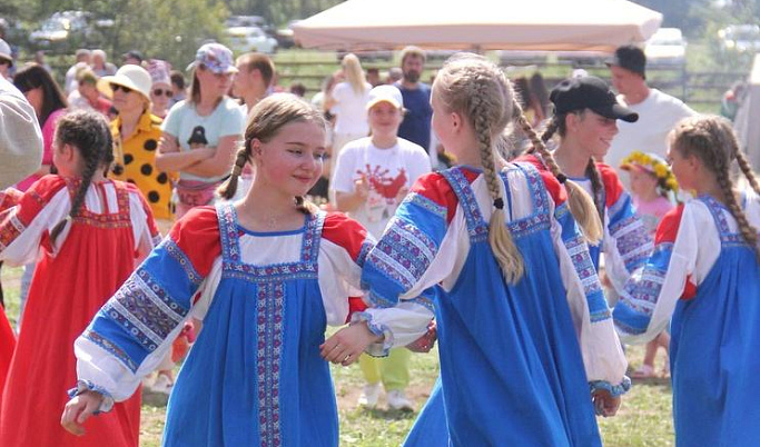 Гигантская калитка, кююккя и карельская свадьба: большой гастрофестиваль прошел под Лихославлем