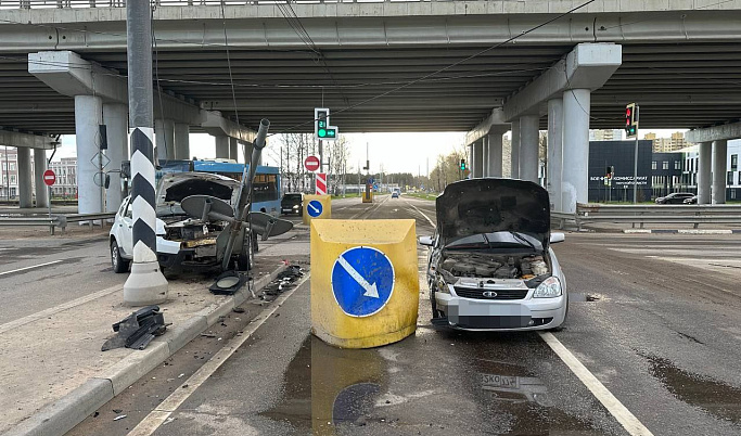 Женщина пострадала в ДТП у Мигаловского моста в Твери