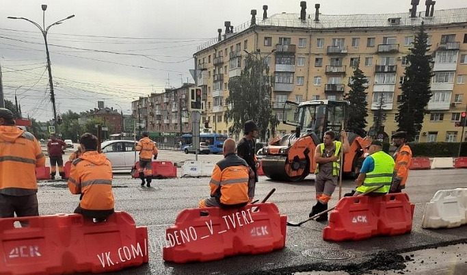 Площадь Капошвара временно перекрыли в Твери