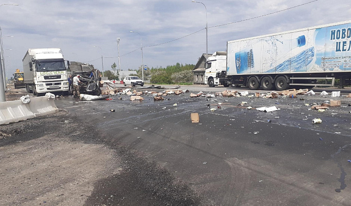 Литры алкоголя оказались на проезжей части в Тверской области 