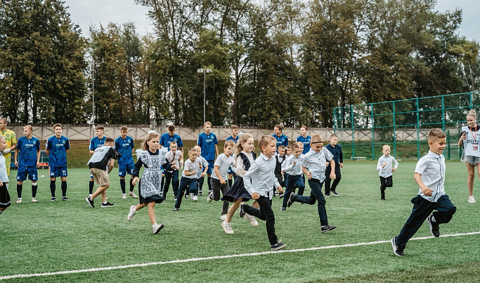 В Твери 50 первоклассников приняли участие в футбольном матче «Тверь» - «Луки-Энергия»