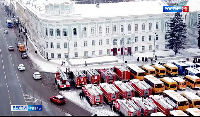 Многодетные семьи, МЧС и школы Тверской области получили новые автомобили