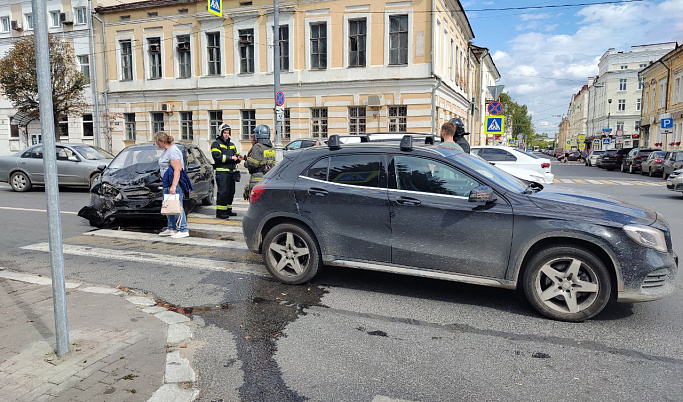 3 человека пострадали в аварии в центре Твери