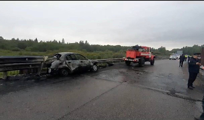 Прокуратура и СКР выясняют обстоятельства ДТП с четырьмя погибшими в Тверской области