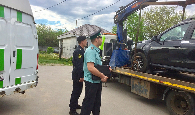 Автомобиль жителя Твери выставили на торги за неуплату алиментов