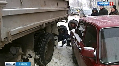 В Твери на площади Терешковой произошла страшная авария