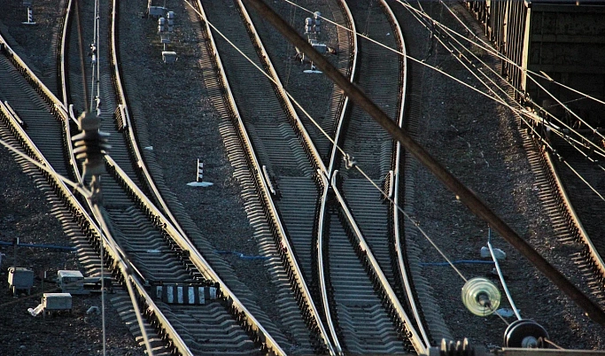 В Тверской области вагон грузового поезда сошел с рельс